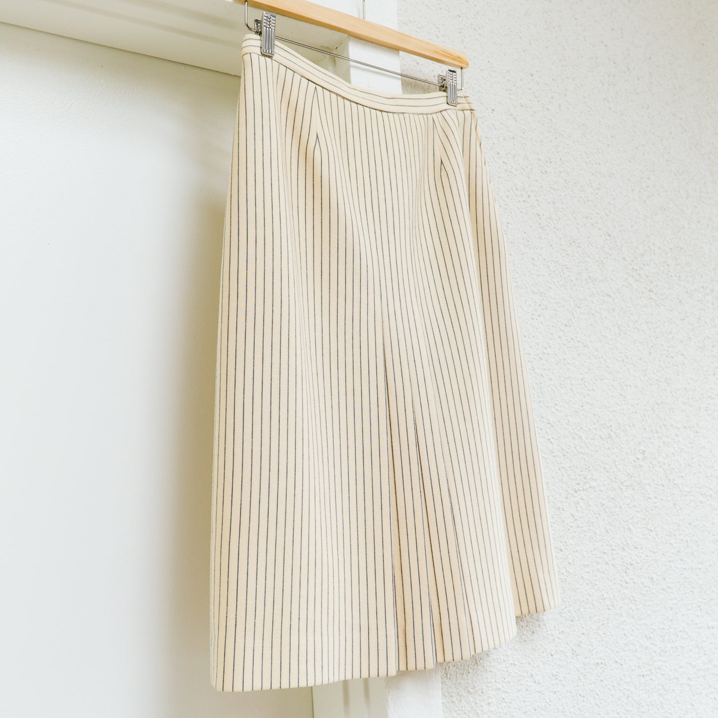 80's Cream Pinstripe Pleated Skirt | M