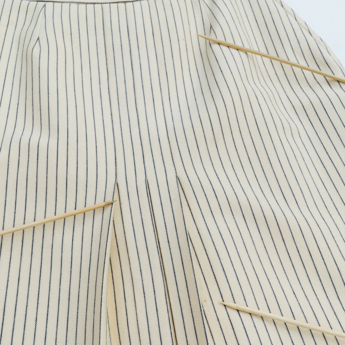 80's Cream Pinstripe Pleated Skirt | M