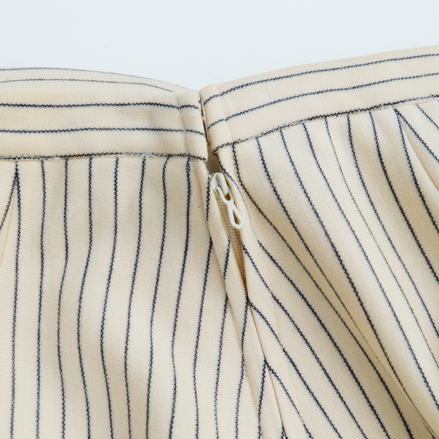 80's Cream Pinstripe Pleated Skirt | M