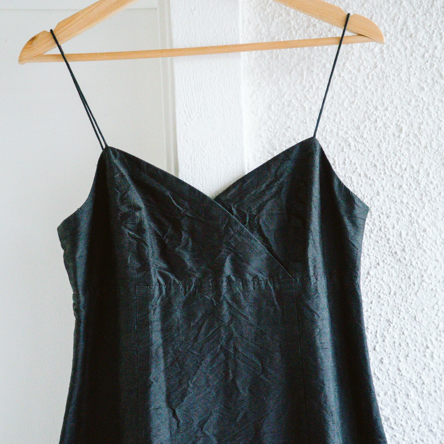 90's Black Empire Waist Crinkle Silk Dress | L