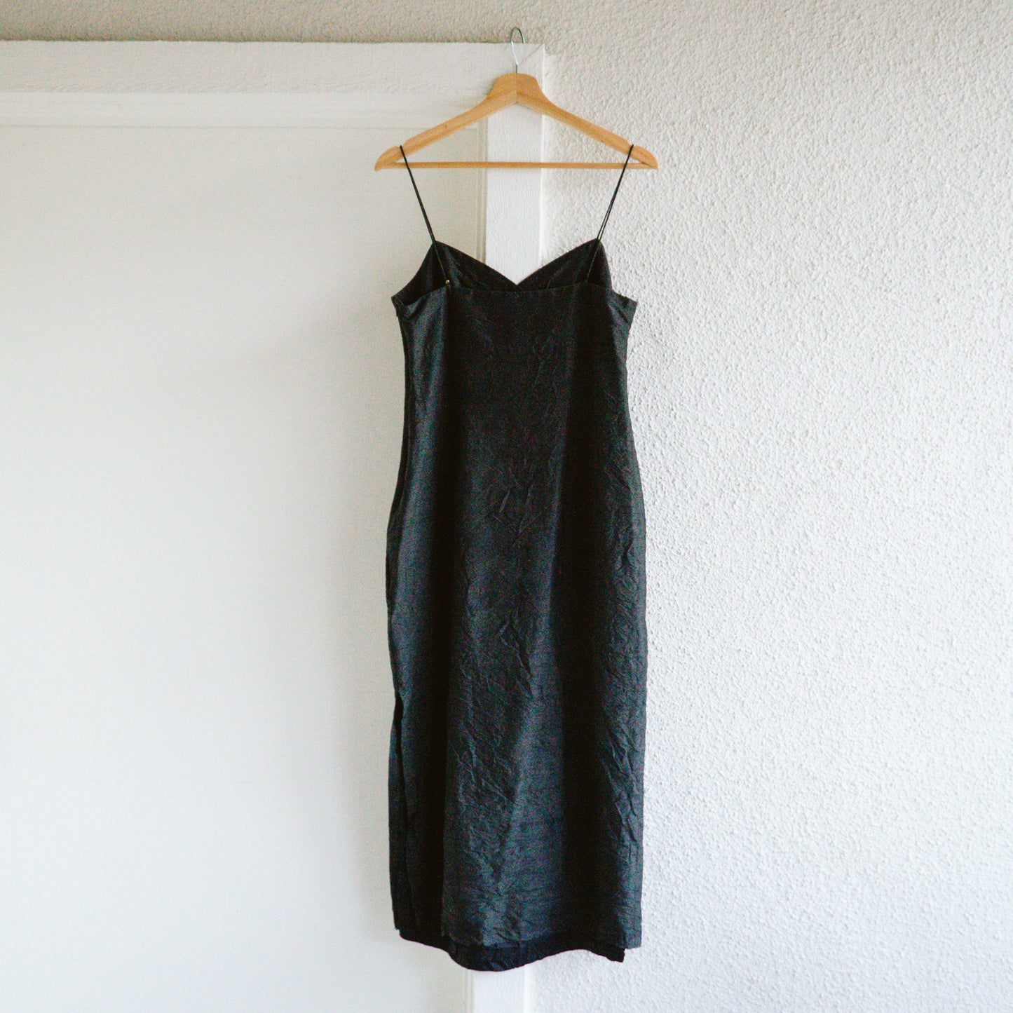 90's Black Empire Waist Crinkle Silk Dress | L