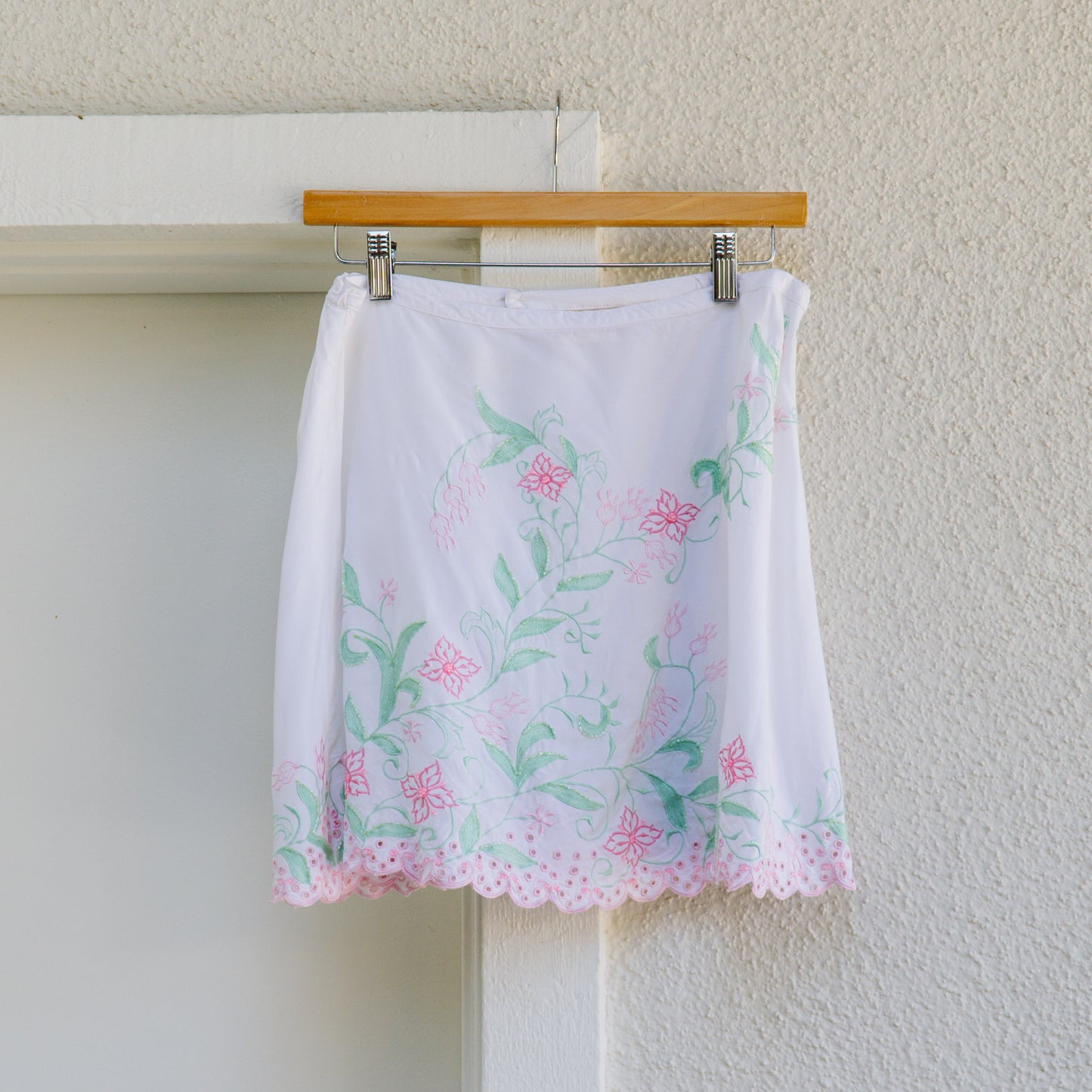 Beaded and Embroidered White Mini Skirt | L