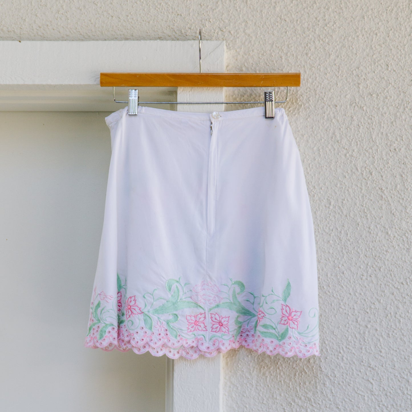 Beaded and Embroidered White Mini Skirt | L