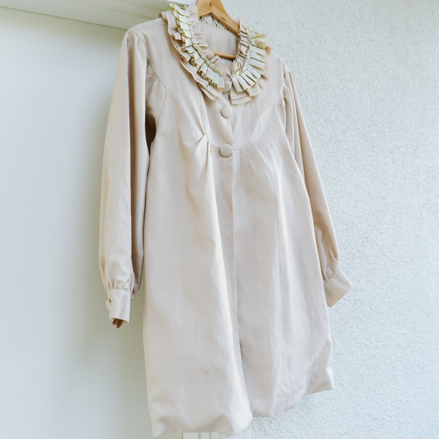 Beige Ruffle Collar Light Coat | M