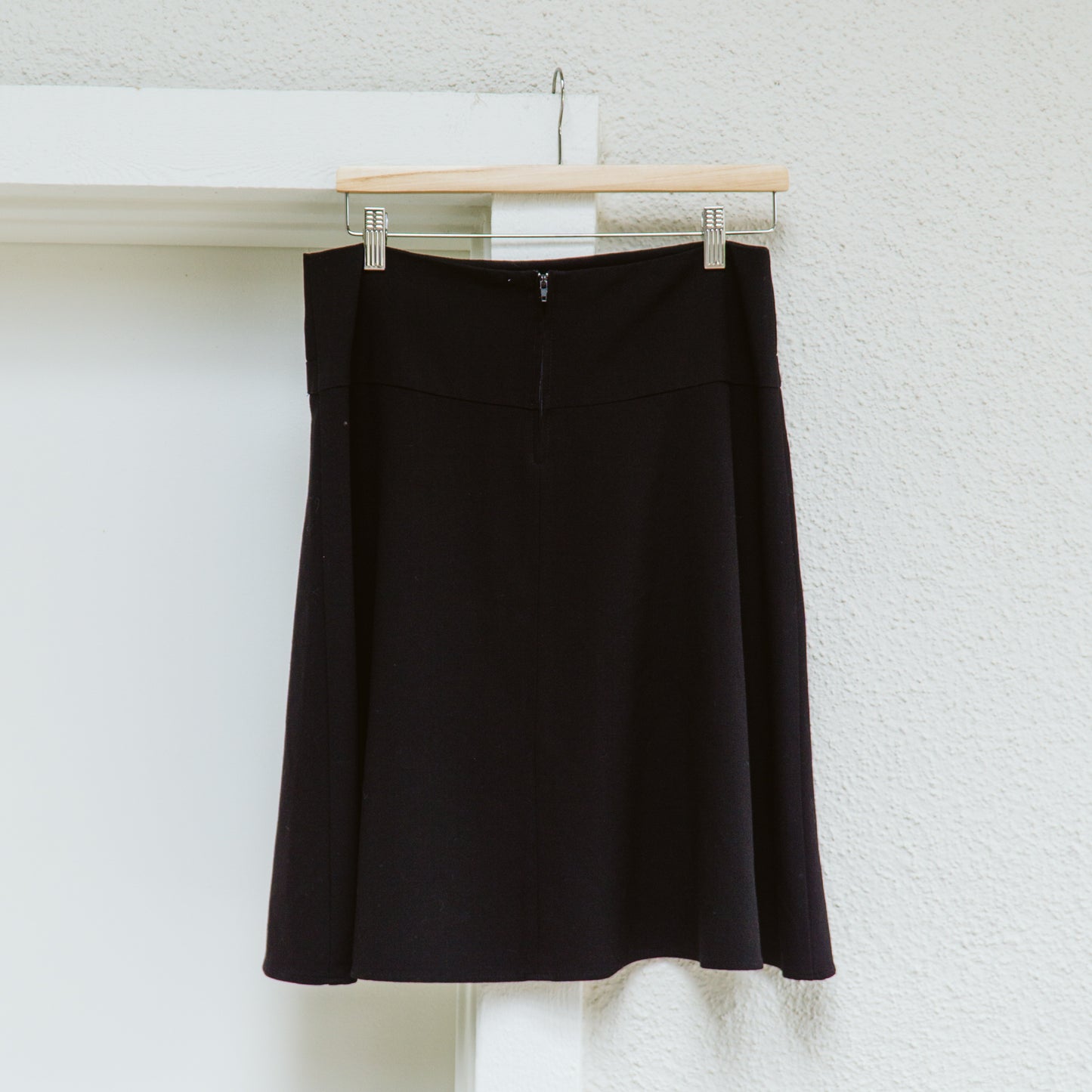 Black Buckle Detail Knee Length Skirt | L