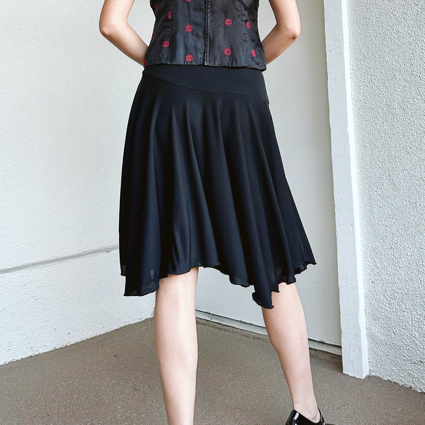 Black Twirl Knee Length Skirt | M