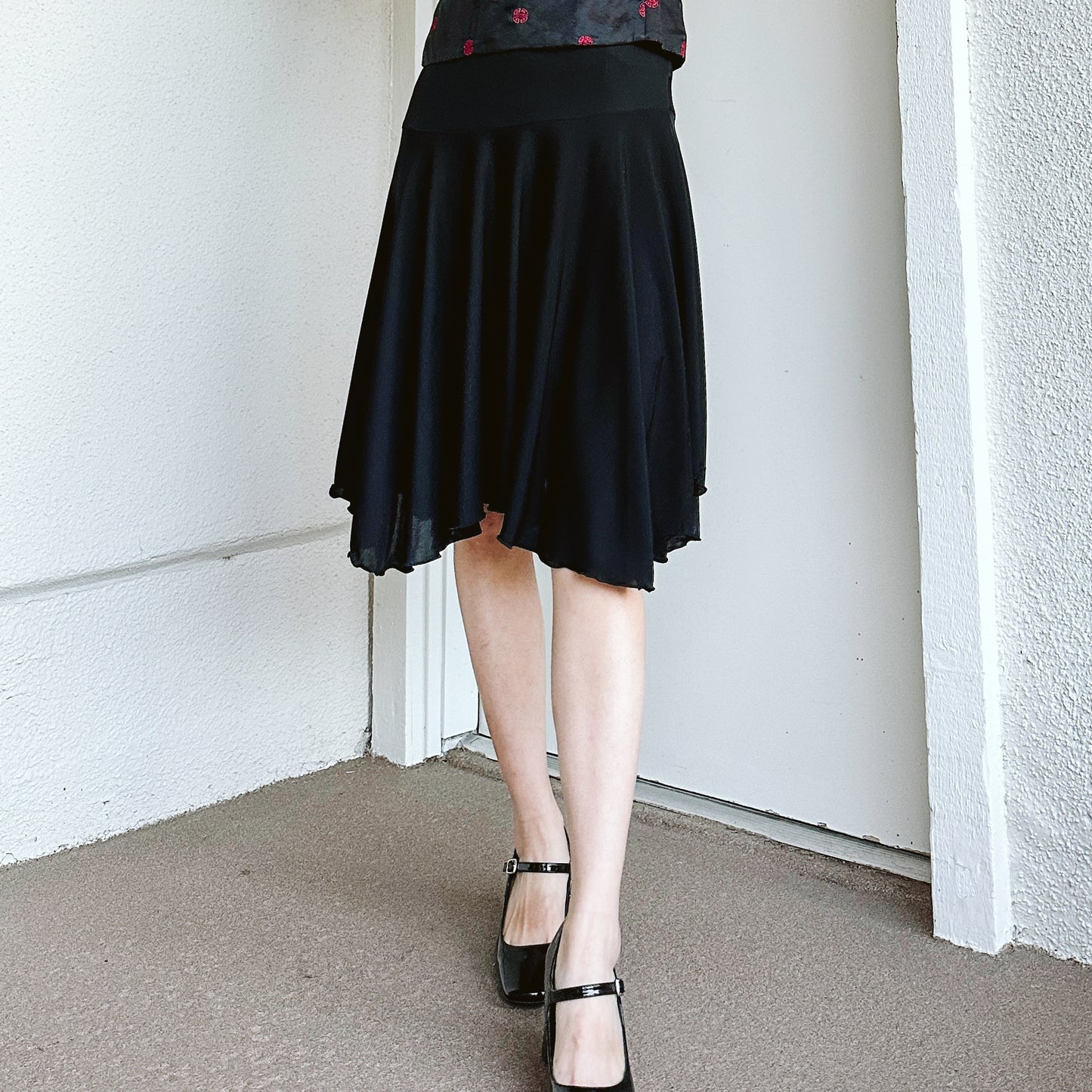 Black Twirl Knee Length Skirt | M