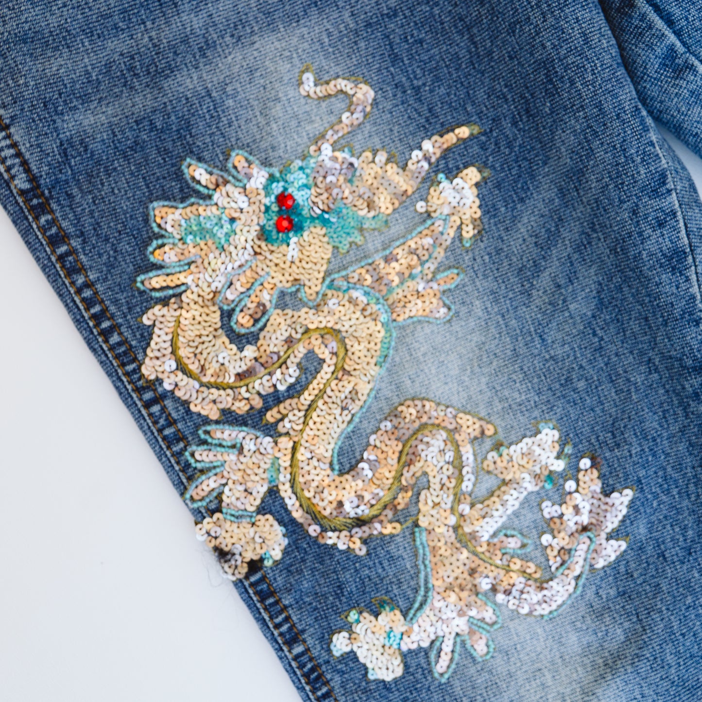 Y2K Dragon Embellished Capri Jeans | M