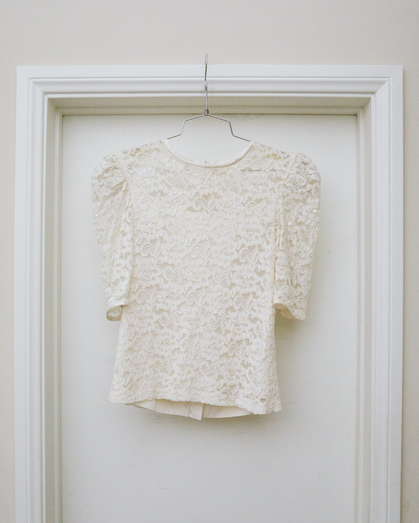 80's Pearl and Lace Puff Blouse | S/M