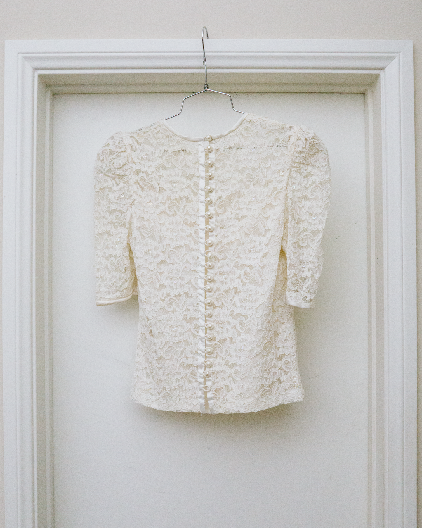 80's Pearl and Lace Puff Blouse | S/M