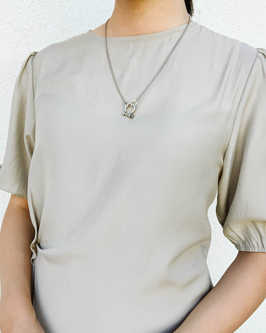 Rina Clasp Necklace in Silver